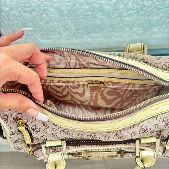Vintage Guess Cream Monogram Handbag - Picture 4 of 7
